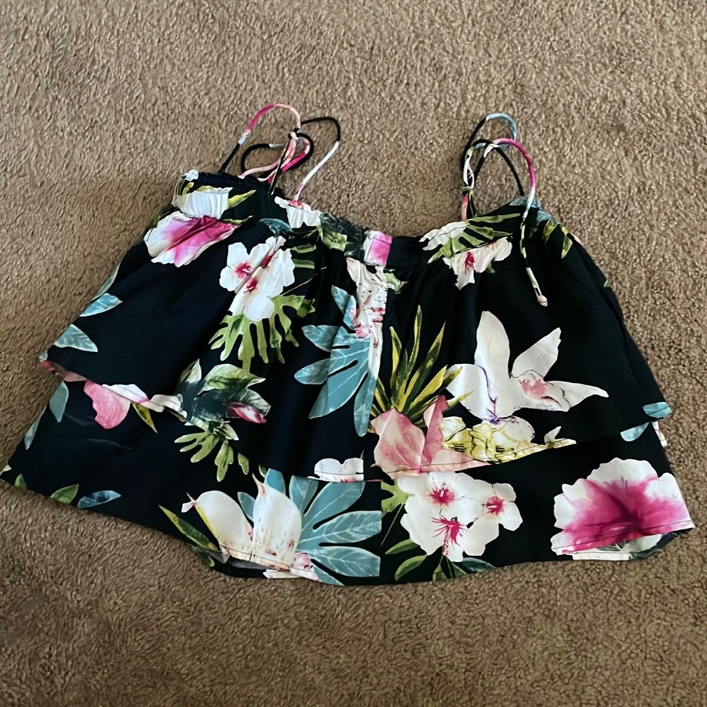 Black floral summer/fall cropped blouse